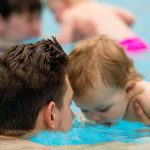 ۱۲ مورد از مهم ترین فواید شنا کردن